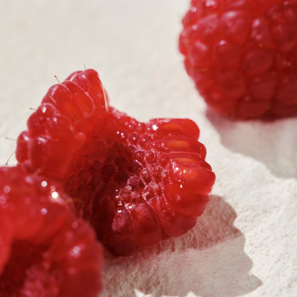 CLO EDPI 24 Digital Ingredient Top Note Raspberry 1x1.psd JPG 300dpi ᐅ Ethos